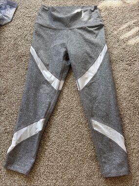 Grey & White Girls' Athletic Leggings - High Waist